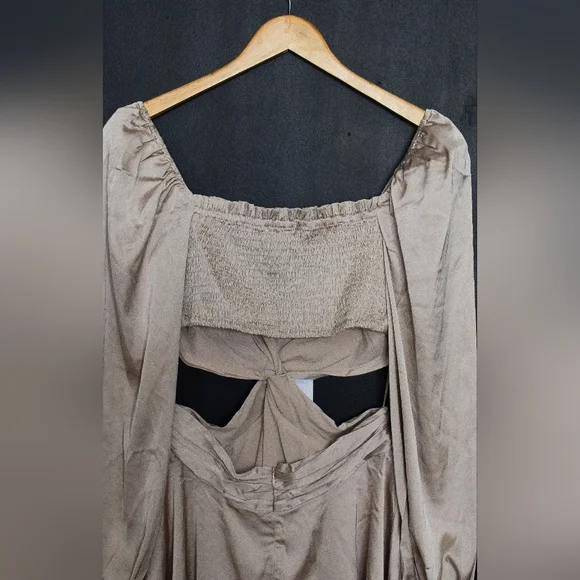 NWT ASTR The Label Anamaria Cut Out Dress Champagne Pink Satin Size M - Picture 10 of 13